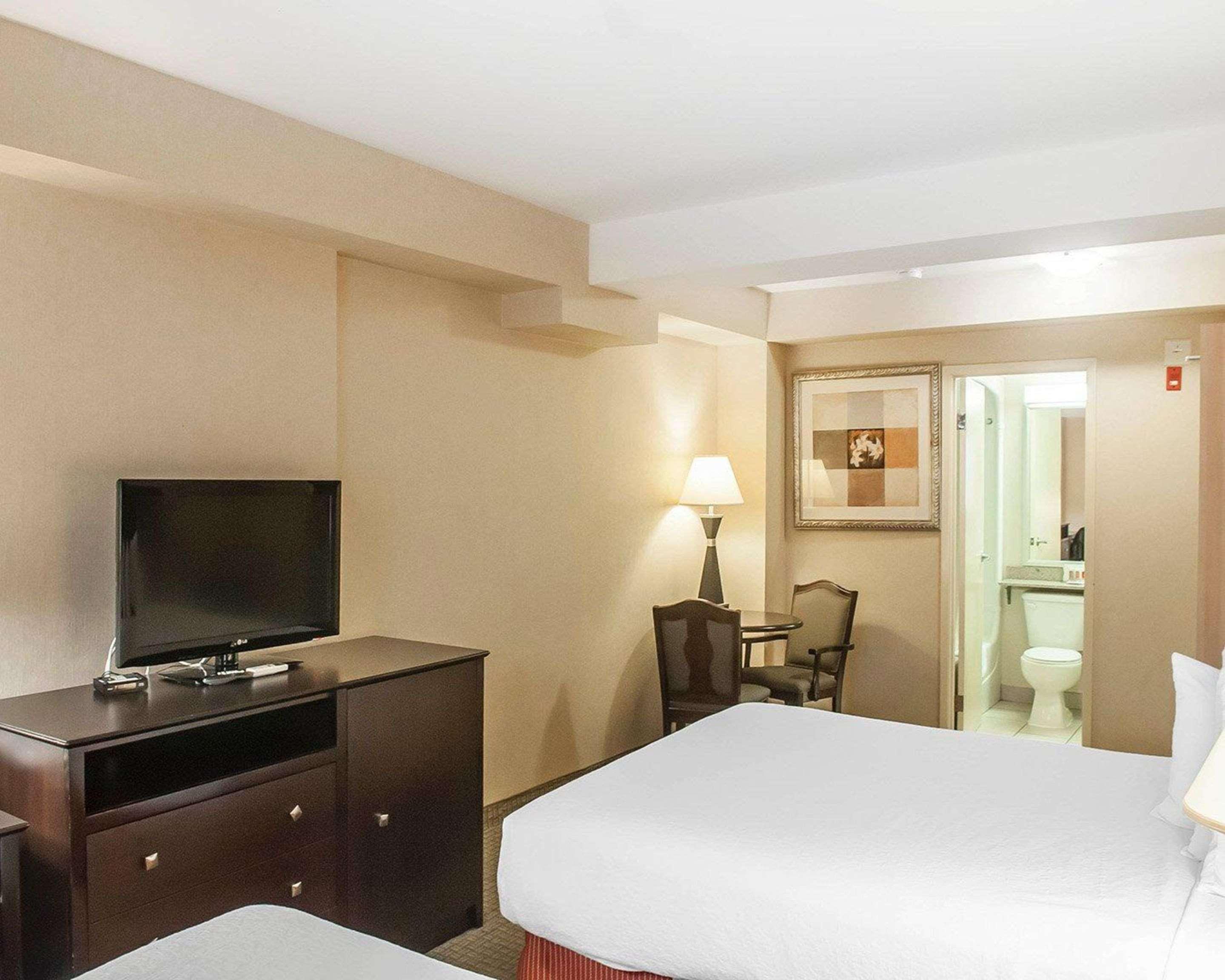 Econo Lodge Inn&Suites Downtown Toronto Zewnętrze zdjęcie