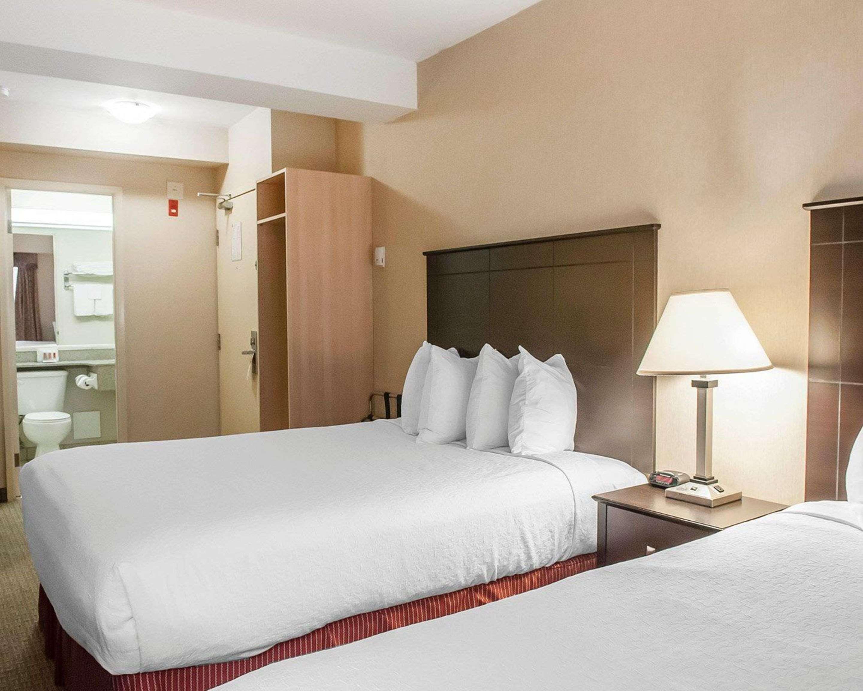 Econo Lodge Inn&Suites Downtown Toronto Zewnętrze zdjęcie