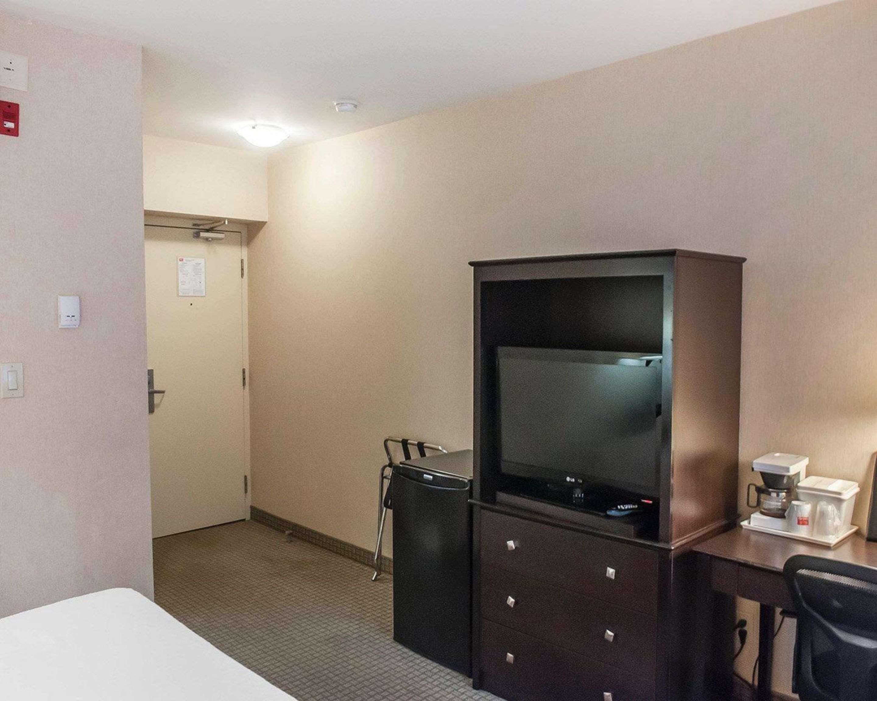 Econo Lodge Inn&Suites Downtown Toronto Zewnętrze zdjęcie