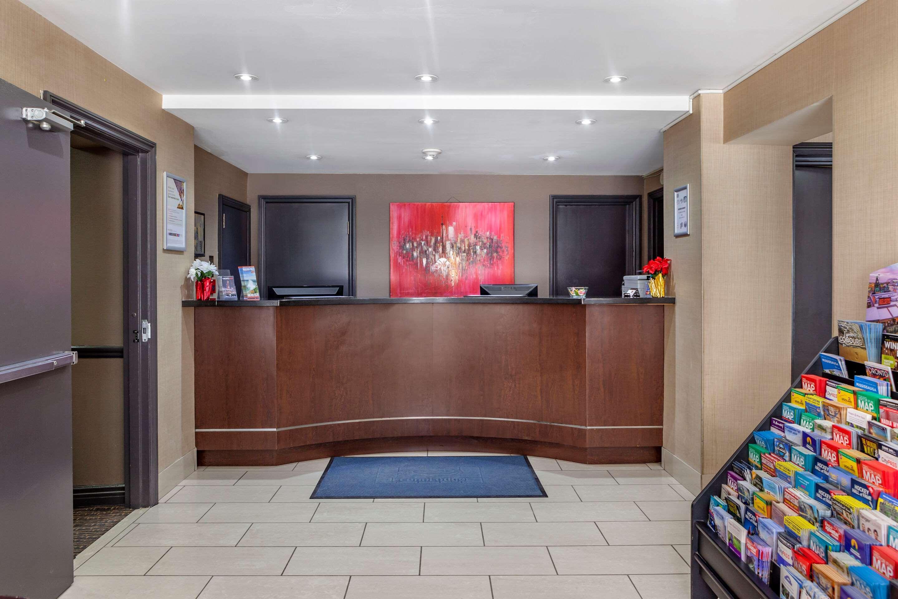 Econo Lodge Inn&Suites Downtown Toronto Zewnętrze zdjęcie