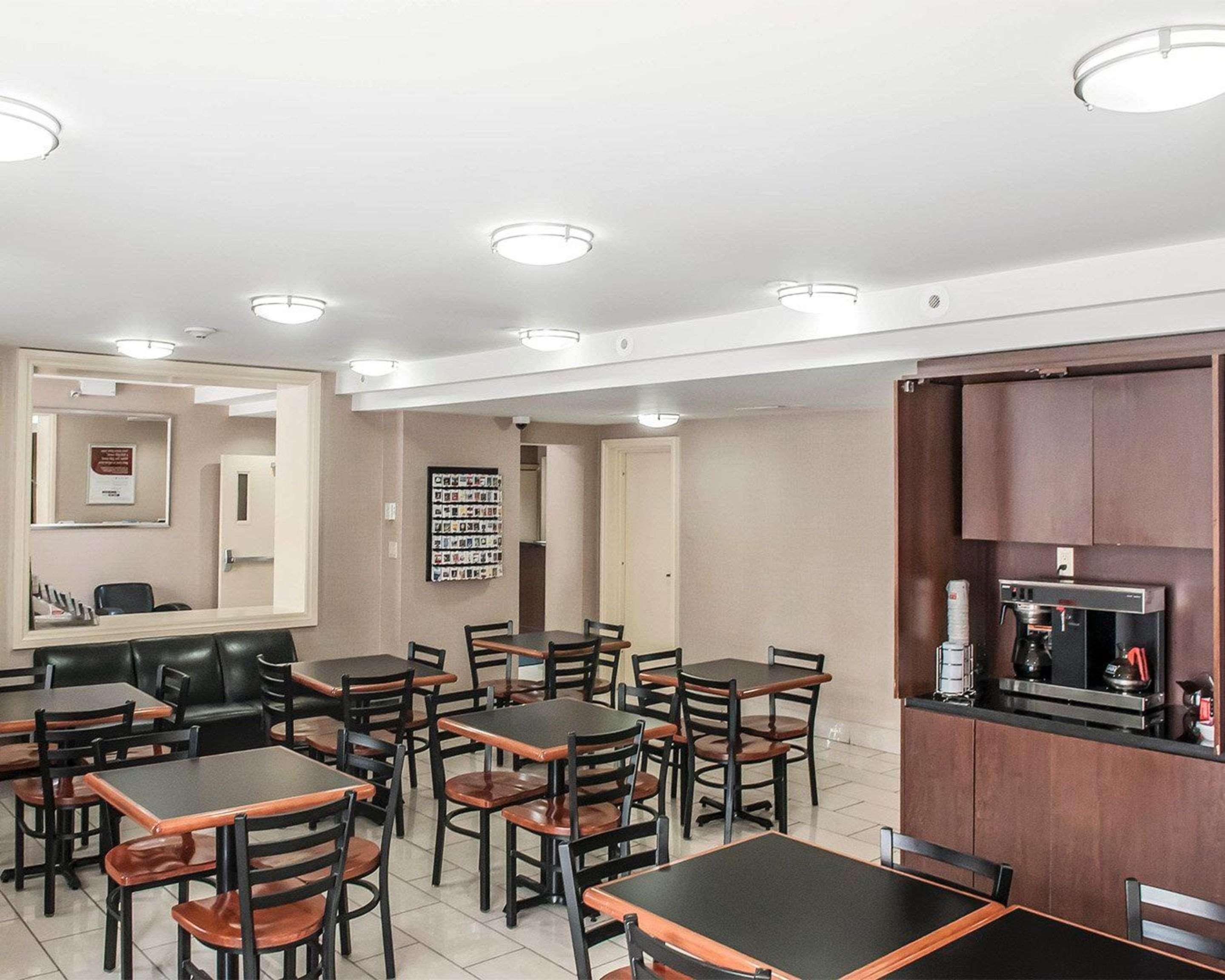 Econo Lodge Inn&Suites Downtown Toronto Zewnętrze zdjęcie