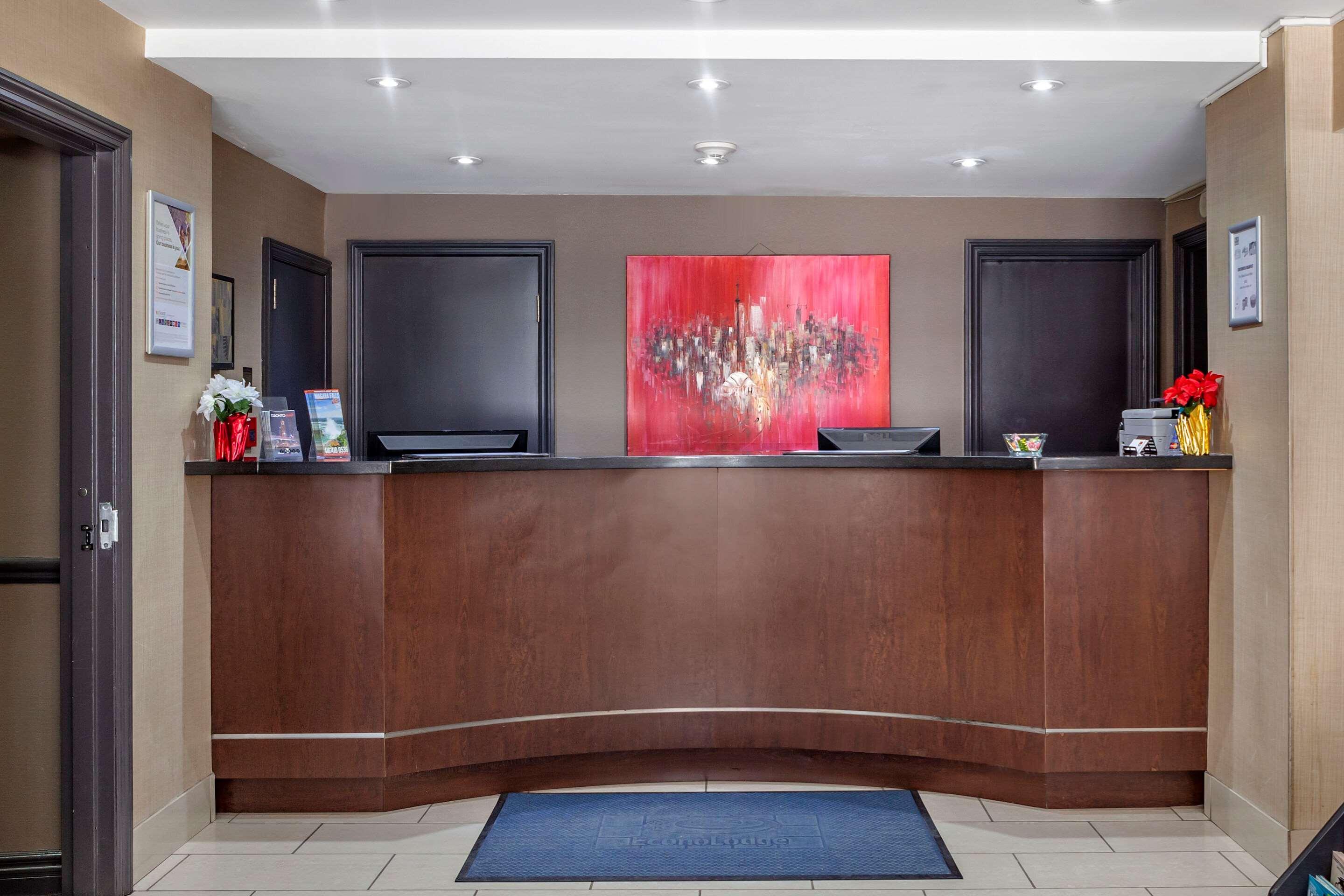 Econo Lodge Inn&Suites Downtown Toronto Zewnętrze zdjęcie