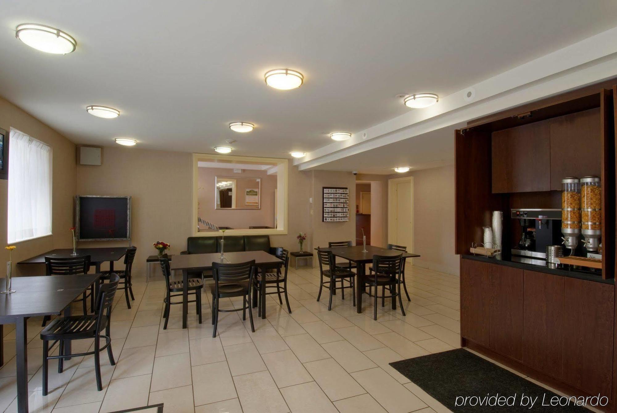Econo Lodge Inn&Suites Downtown Toronto Zewnętrze zdjęcie